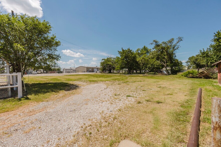 More Photos Of 1610 W 6th Ave, El Dorado General Retail For Sale