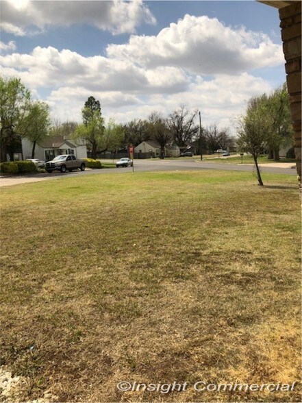 More Photos Of 801-809 NW Pershing Dr, Lawton Medical For Sale
