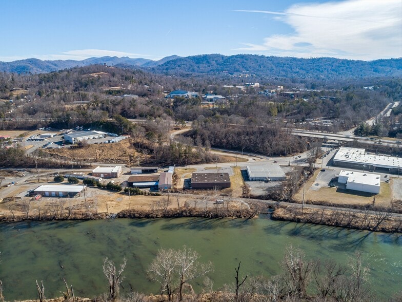 More Photos Of 840 Riverside Dr, Asheville Warehouse For Lease