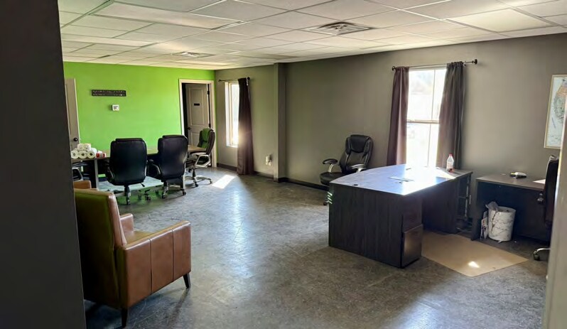 More Photos Of 2103 E SH 31, Kilgore Warehouse For Sale