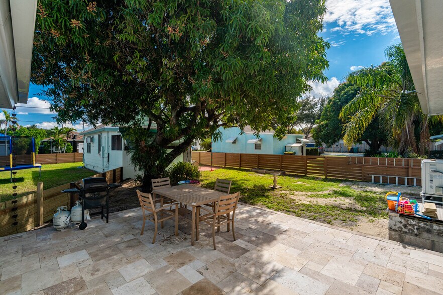 More Photos Of 302 SW 2nd Ave, Dania Beach Multifamily For Sale