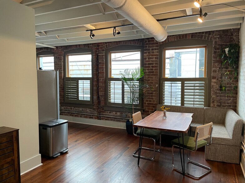More Photos Of 463 King St, Charleston Storefront Retail Office For Lease