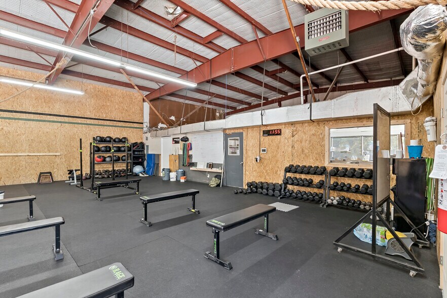 More Photos Of 410 W Carson St, Bryan Auto Repair For Sale