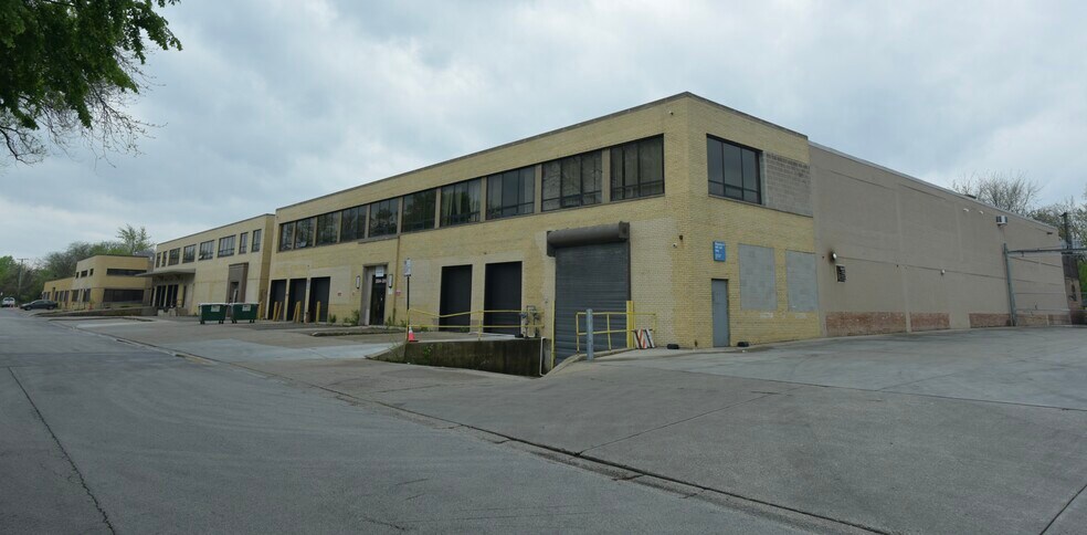 More Photos Of 3512 N Kostner Ave, Chicago Manufacturing For Lease