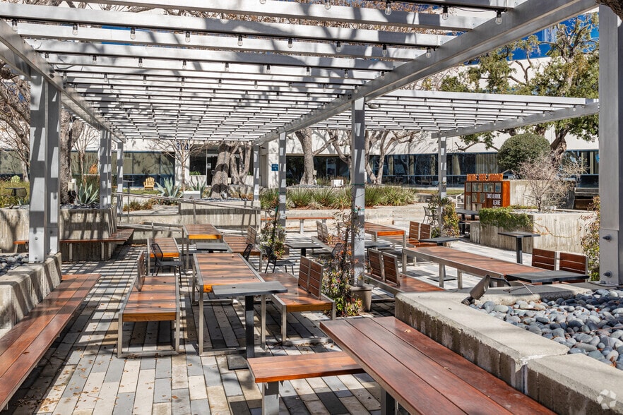 More Photos Of 300 Corporate Pointe, Culver City Office For Lease