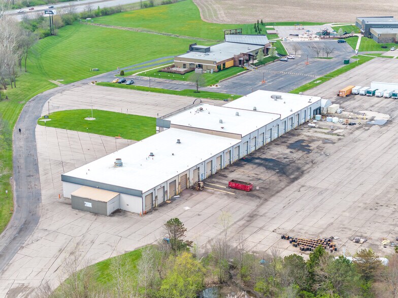 More Photos Of 106 Restoration Park Dr, Medway Service For Lease