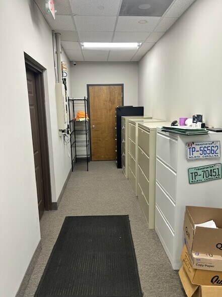 More Photos Of 1411 Plaza West Rd, Winston-Salem Medical For Lease