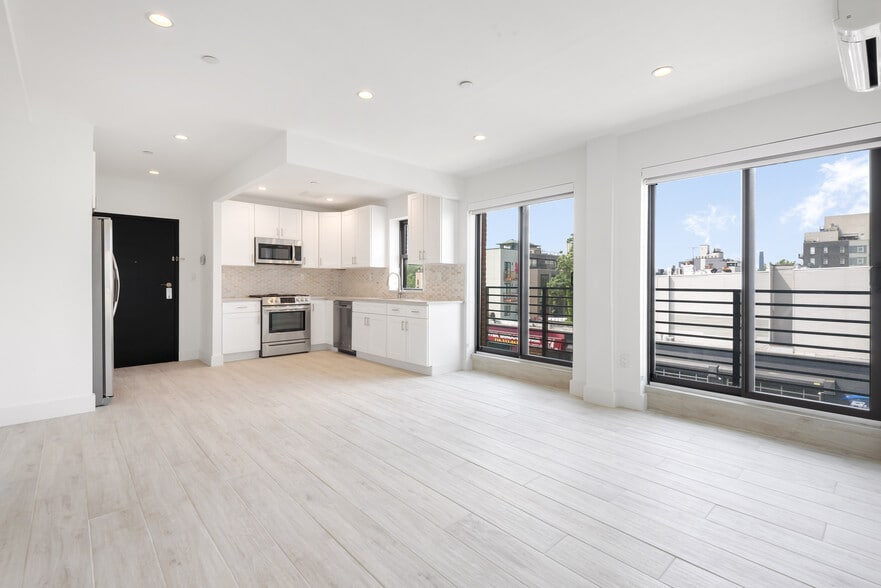 More Photos Of 158 Newton St, Brooklyn Apartments For Sale