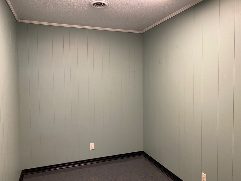 More Photos Of 1824 3rd Ave N, Columbus Light Manufacturing For Lease