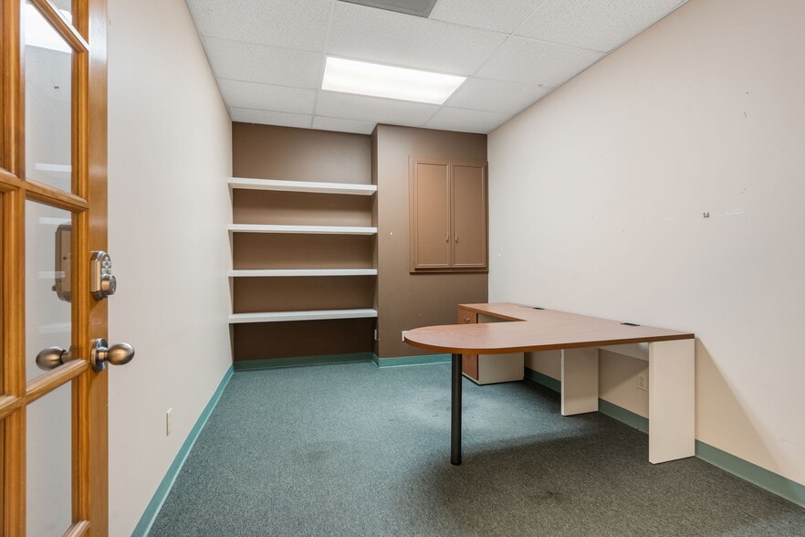 More Photos Of 2200 Sciaaca Rd, Spring Office For Sale