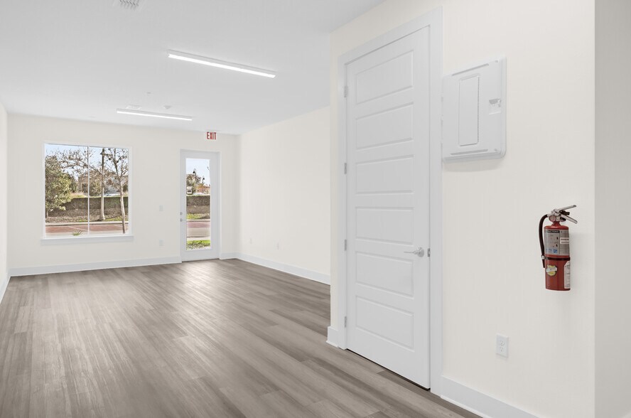 More Photos Of Oviedo On The Park, Oviedo Freestanding For Lease