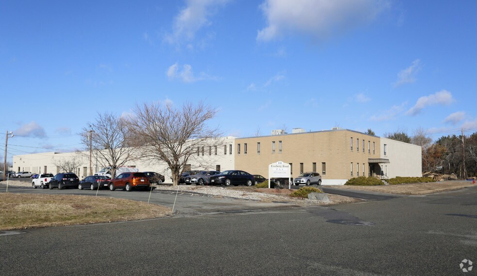 More Photos Of 14 Everberg Rd, Woburn Warehouse For Lease