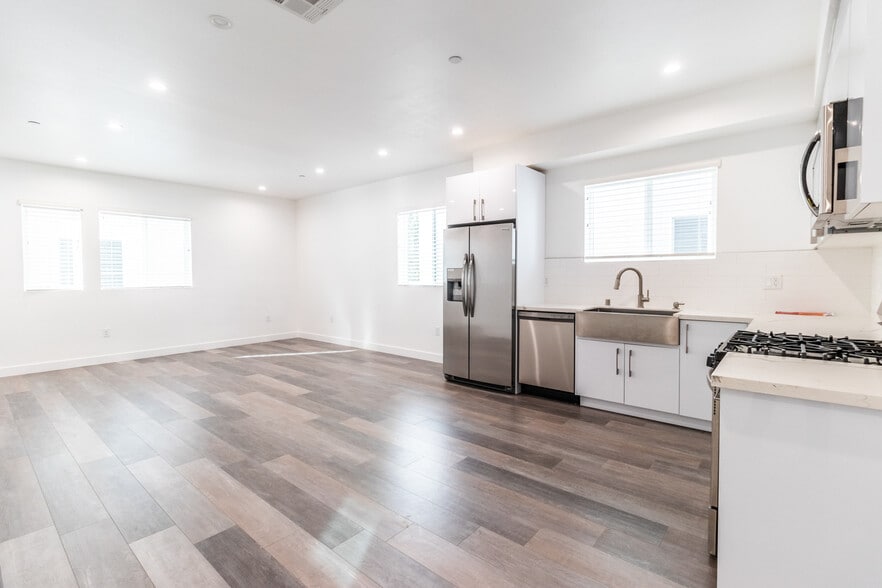 More Photos Of 1818 Thurman Ave, Los Angeles Apartments For Sale