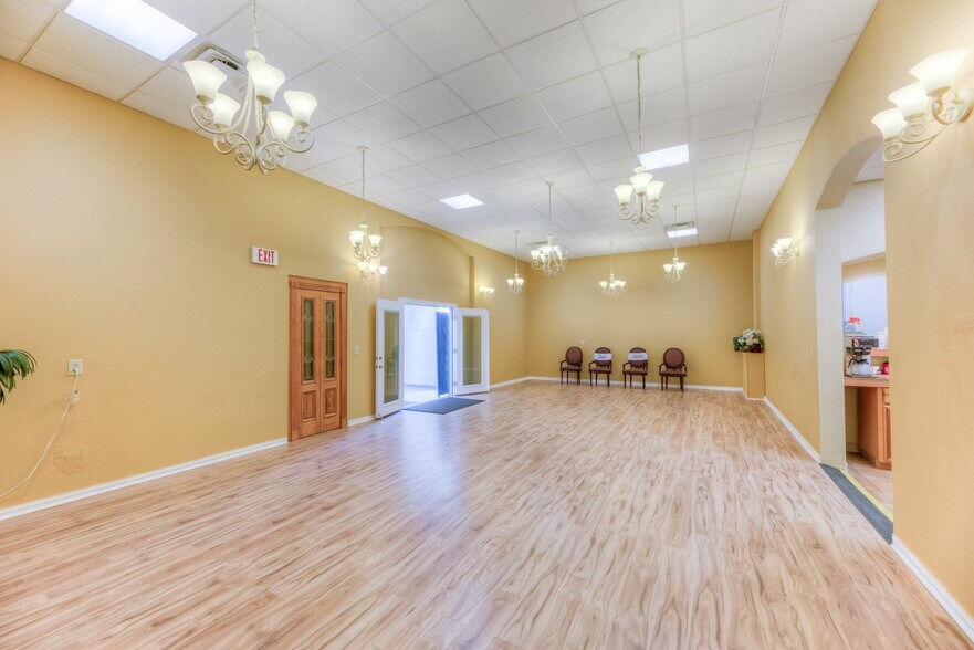 More Photos Of 1109 E Memphis St, Broken Arrow Religious Facility For Lease