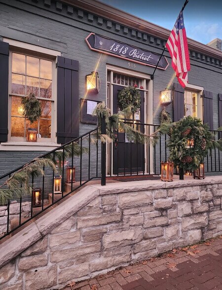 More Photos Of 515 S Main St, Saint Charles General Retail For Sale