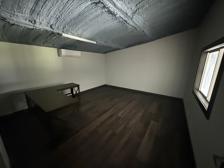 More Photos Of 4235 FM 78, McQueeney Flex For Lease
