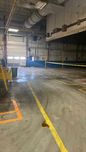 More Photos Of 1600 Airport Rd, Shenandoah Distribution For Lease