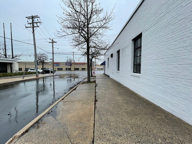 More Photos Of 249 Old Country Rd, Carle Place Freestanding For Lease