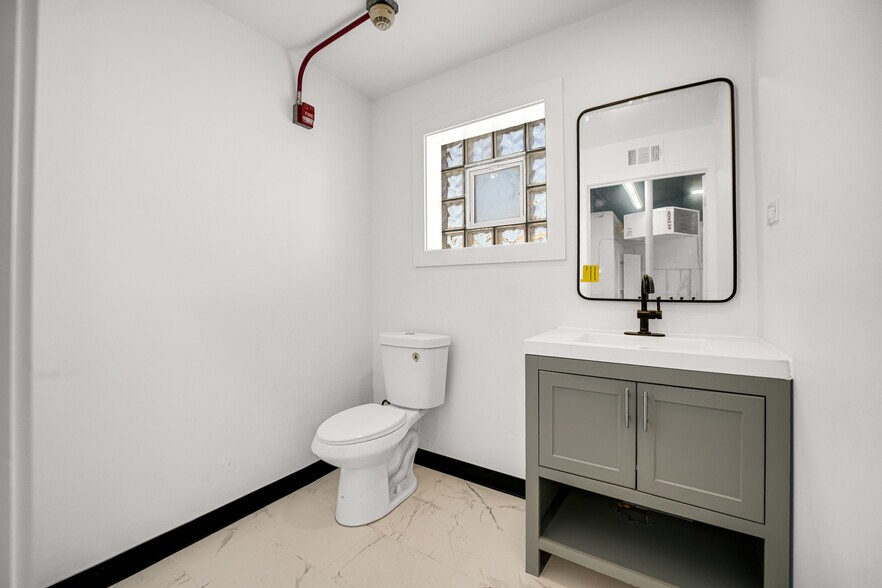 More Photos Of 10333 Oxford Ave, Chicago Ridge Warehouse For Sale