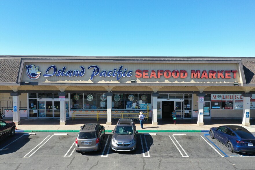 Primary Photo Of 4833-4917 S Rose Ave, Oxnard Supermarket For Sale