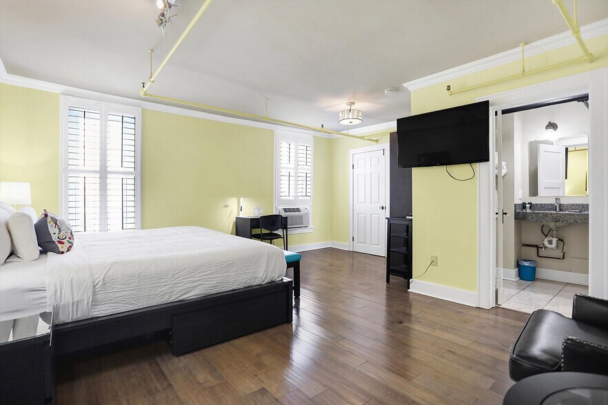 More Photos Of 35 S Main St, Batesville Warehouse For Sale