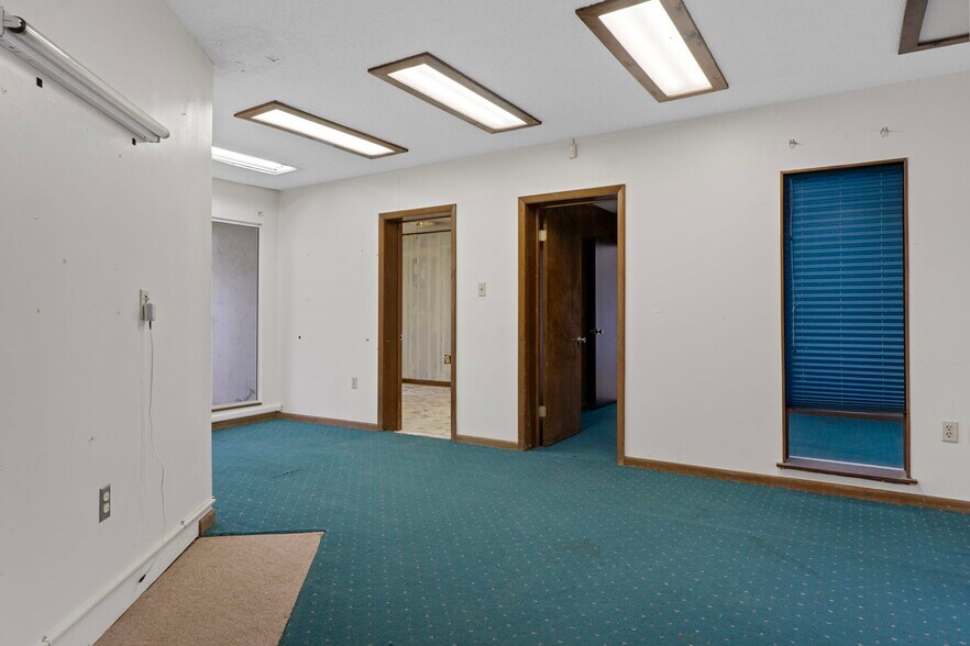 More Photos Of 377 Highway 40 W, Inglis Flex For Lease