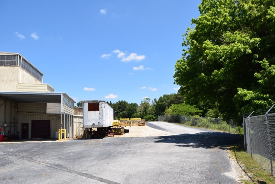 More Photos Of 635 Kingsbridge Rd, Carrollton Distribution For Lease