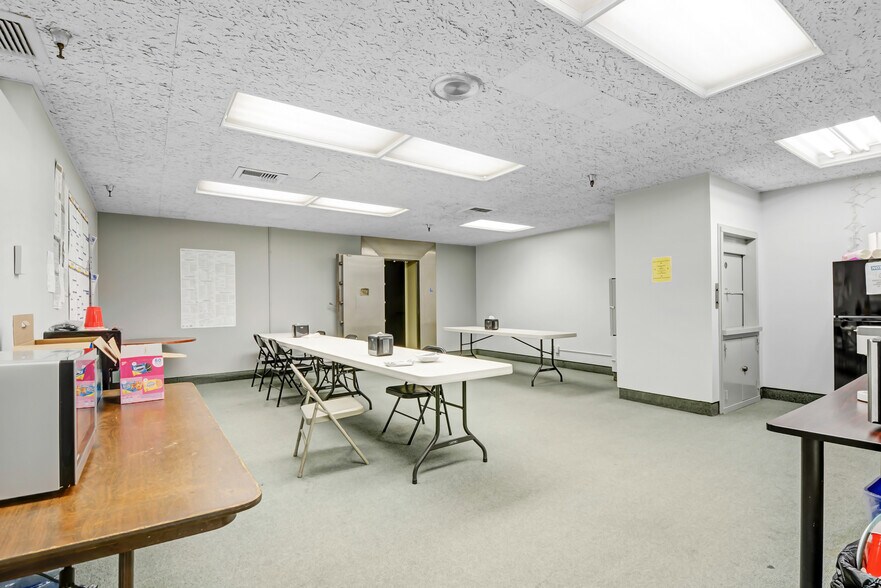 More Photos Of 401 W 4th St, San Bernardino Bank For Sale
