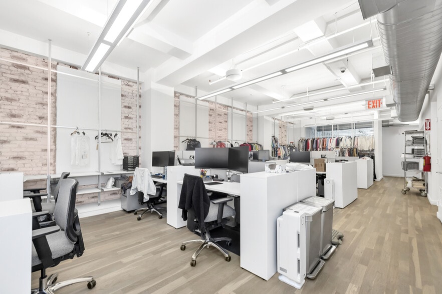 More Photos Of 35 W 36th St, New York Loft Creative Space For Sale