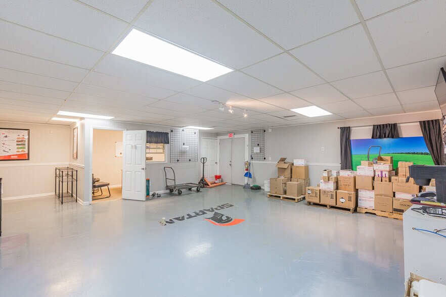 More Photos Of 300 Alamar St, Fort Oglethorpe General Retail For Sale