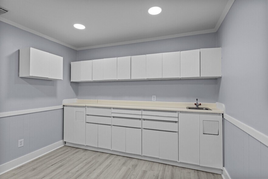 More Photos Of 208 Penny Ln, Morehead City Medical For Sale