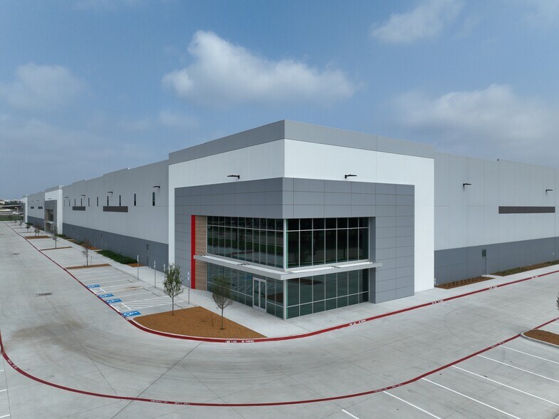 More Photos Of 2100 State Highway 121, Grapevine Warehouse For Lease