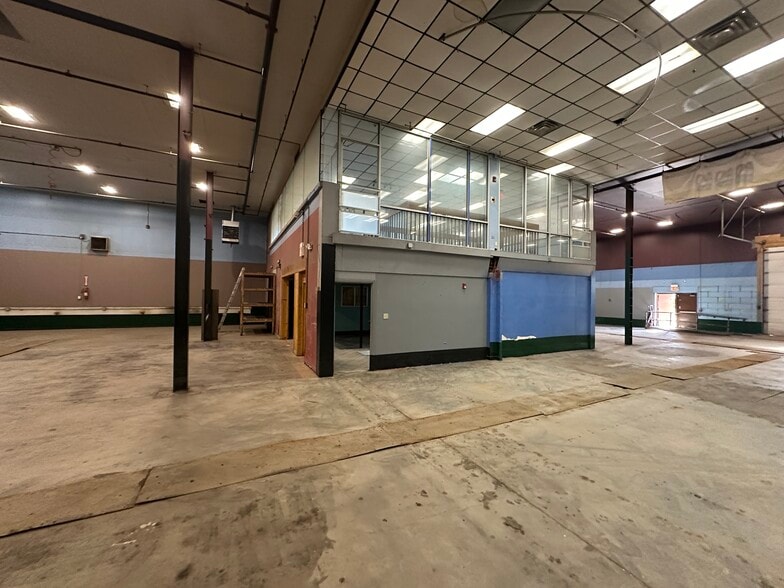 More Photos Of 1220 Mark St, Bensenville Warehouse For Lease