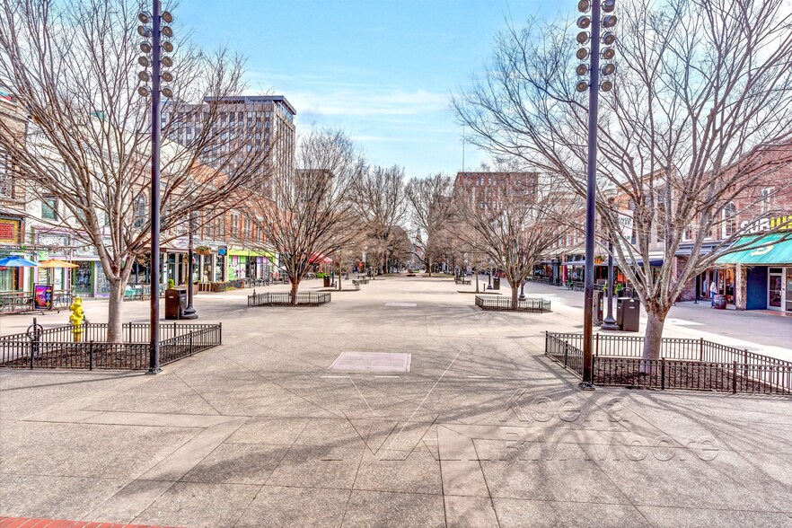 More Photos Of 17 Market Sq, Knoxville Storefront Retail Office For Sale