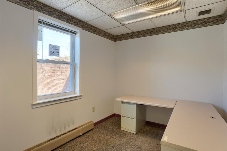 More Photos Of 1784 4th Ave, York Office For Sale