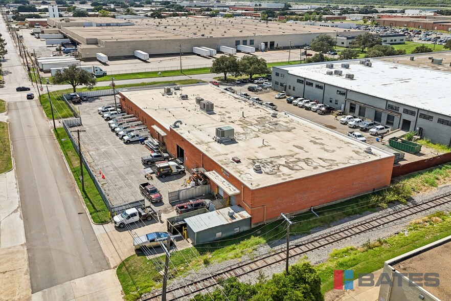 More Photos Of 8900 Ambassador Row, Dallas Distribution For Sale