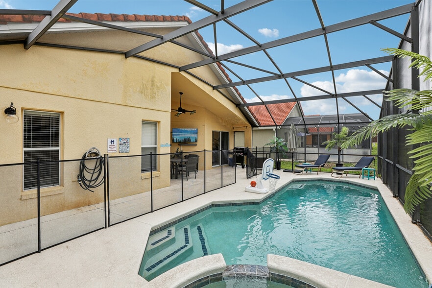More Photos Of 136 Rosso Dr, Davenport Specialty For Sale