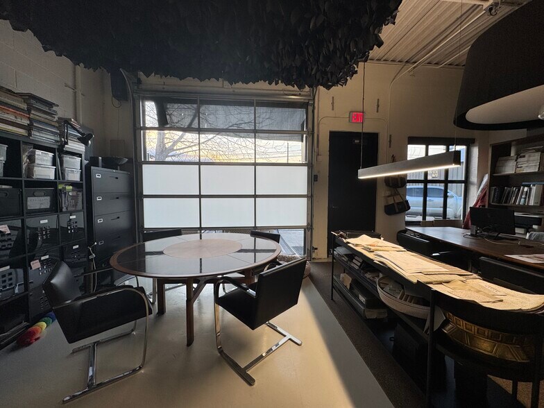 More Photos Of 4766-4768 Memphis St, Dallas Showroom For Lease