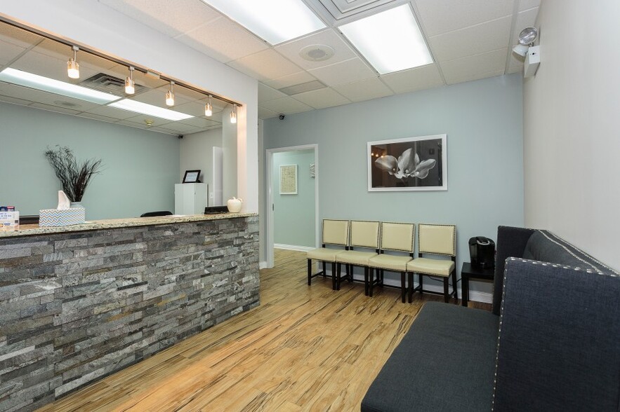 More Photos Of 246 E Janata Blvd, Lombard Medical For Lease