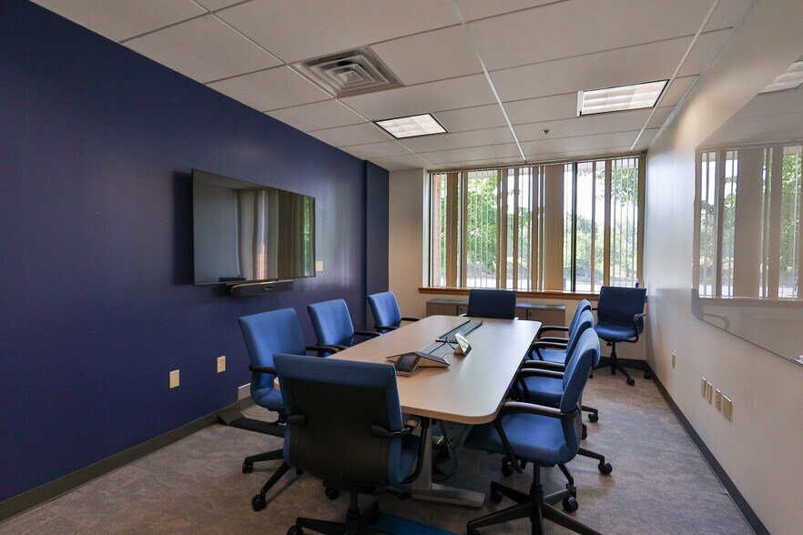 More Photos Of 1525 Valley Center Pky, Bethlehem Unknown For Lease