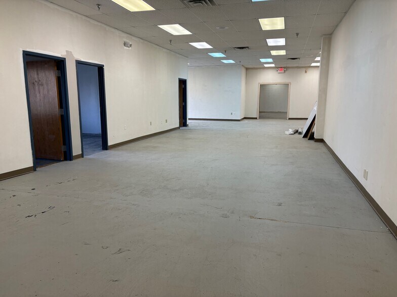 More Photos Of 1566 Akron Peninsula Rd, Akron Light Manufacturing For Lease