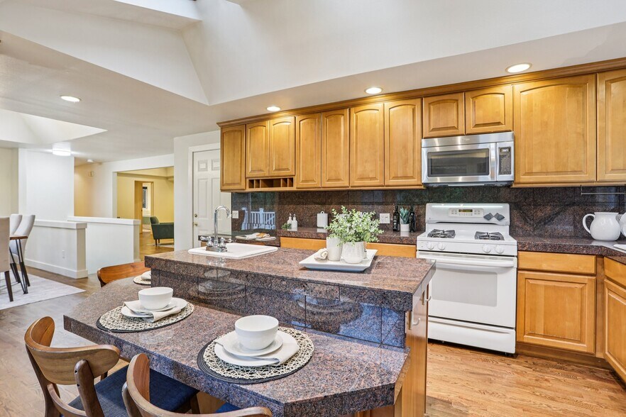 More Photos Of 5733 155th Ave NE, Redmond Apartments For Sale