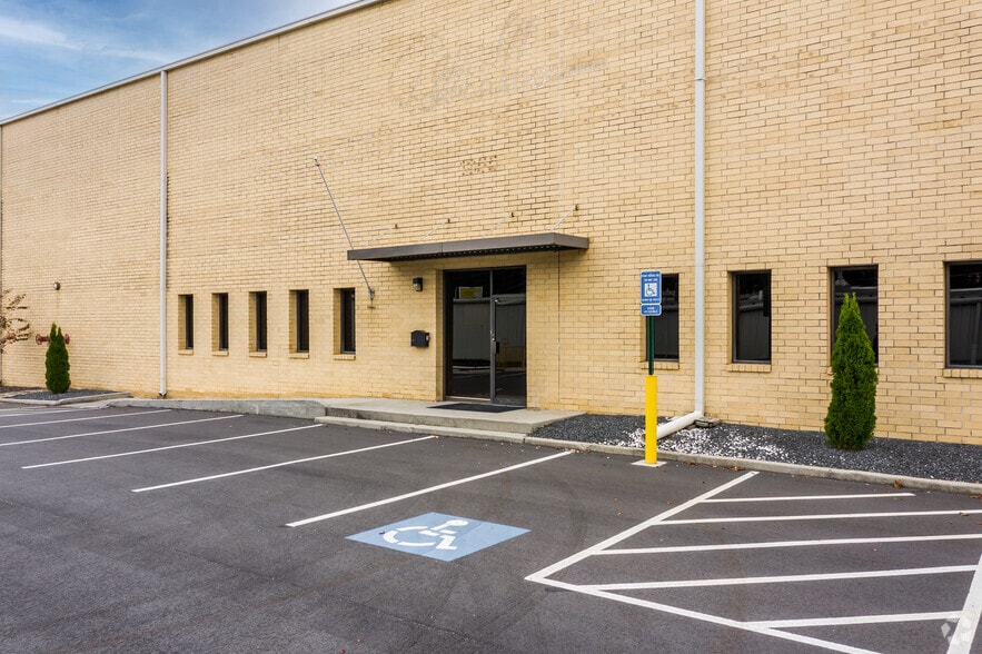More Photos Of 1855 Plymouth Rd NW, Atlanta Warehouse For Lease