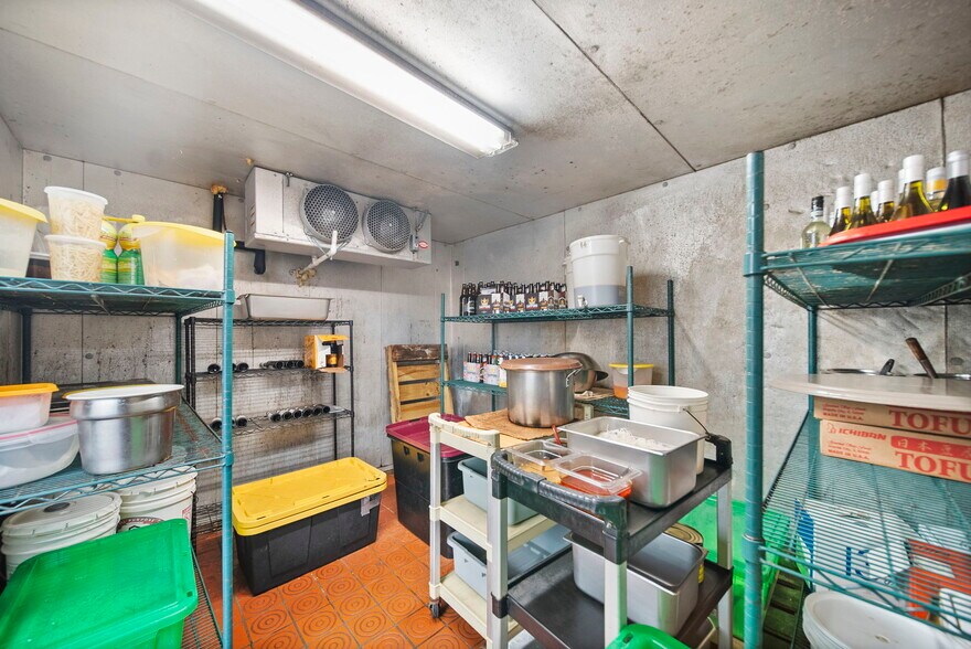 More Photos Of 514 N College Ave, Fayetteville Restaurant For Sale
