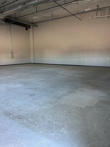 More Photos Of 7637 Fm 3009, Schertz Light Distribution For Sale