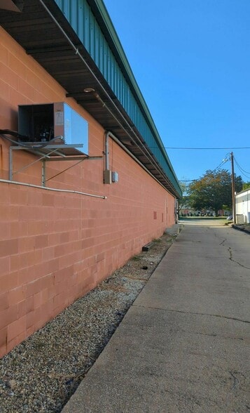 More Photos Of 1901 Philo Rd, Urbana General Retail For Lease