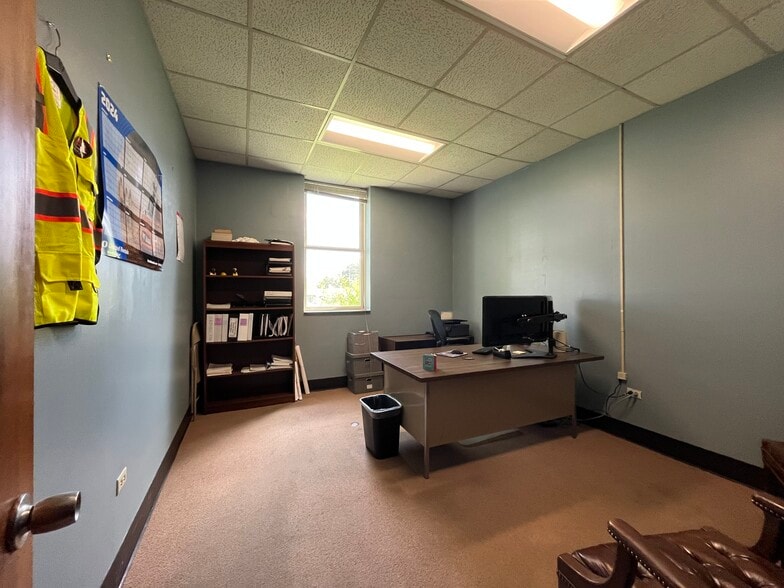 More Photos Of 6415 Lakeview Rd, Charlotte Unknown For Lease