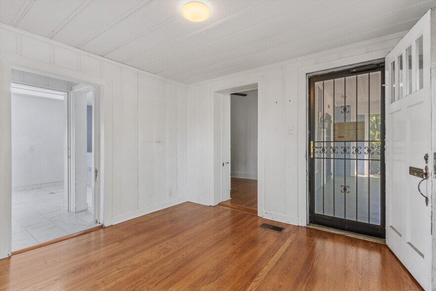 More Photos Of 2282 Central Ave, Memphis Loft Creative Space For Sale