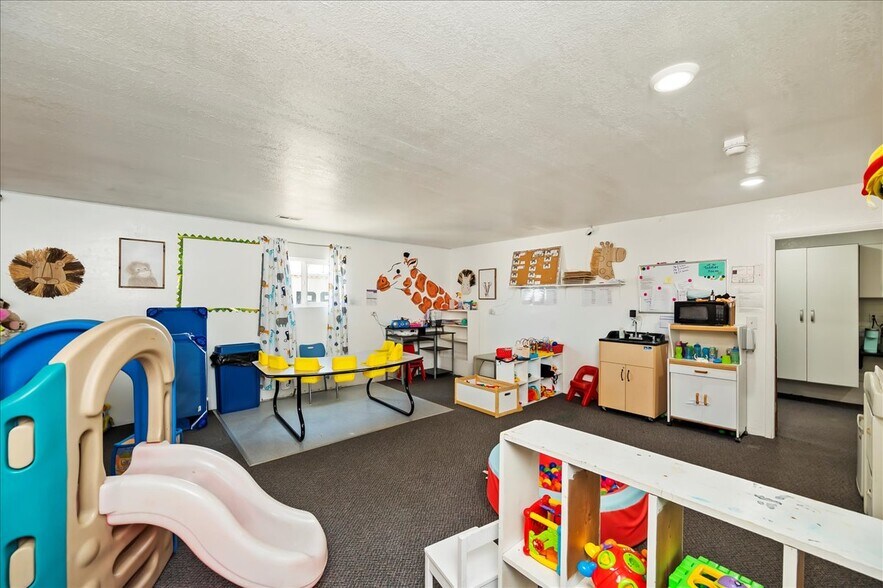 More Photos Of 522 N 9th Ave, Caldwell Daycare Center For Sale