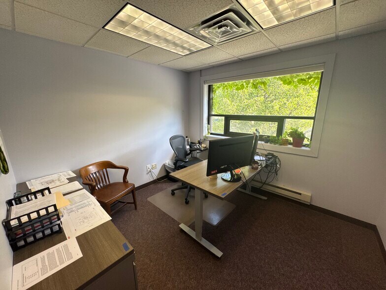 More Photos Of 150 Fountain St, Grand Rapids Medical For Lease